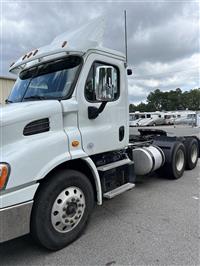 2016 Freightliner CASCADIA 113