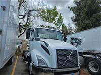 2019 Volvo VNL64T-300