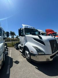 2019 Volvo VNL64T-300