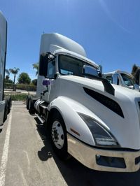 2019 Volvo VNL64T-300