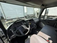 2016 Freightliner M2 106