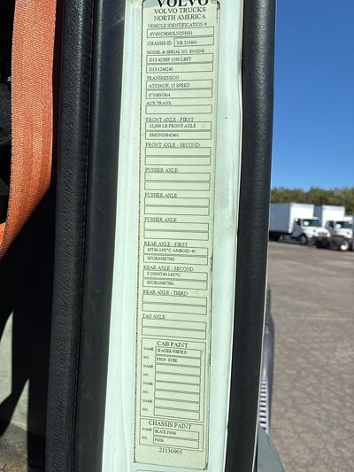 2020 Volvo VNL64T-300