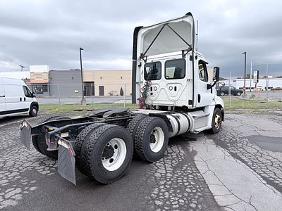 2020 Freightliner CASCADIA 125