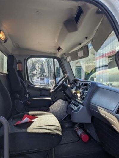 2018 Freightliner M2 106