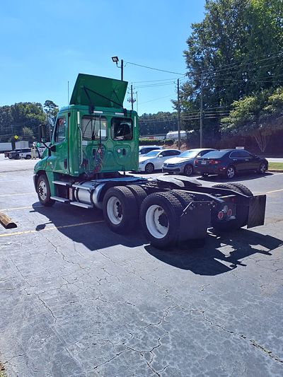 2020 Freightliner CASCADIA 125