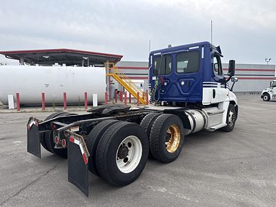 2020 Freightliner CASCADIA 125