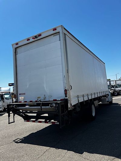 2018 Freightliner M2 106