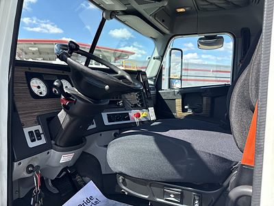 2020 Freightliner 122SD
