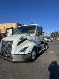 2019 Volvo VNL64T-300