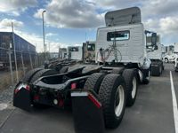 2019 Volvo VNL64T-300