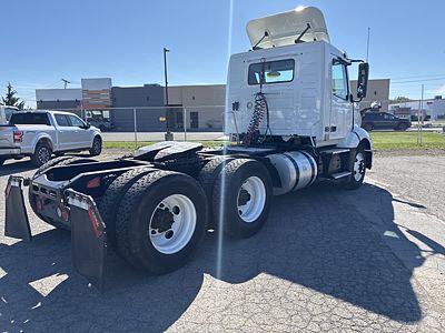 2020 Volvo VNL64T-300