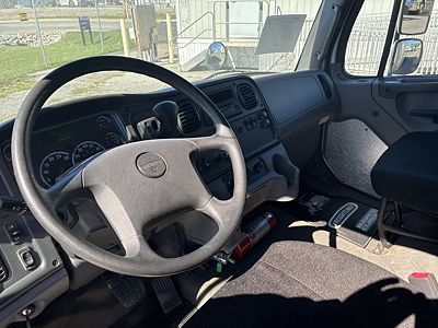 2017 Freightliner M2 106