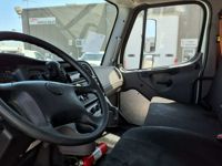 2020 Freightliner M2 106