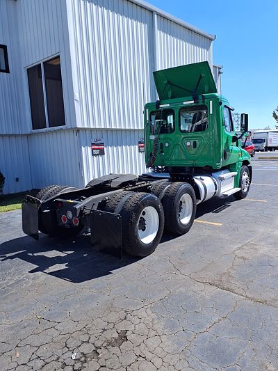 2020 Freightliner CASCADIA 125