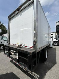 2018 Freightliner M2 106