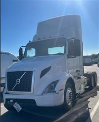 2018 Volvo VNL64T-300