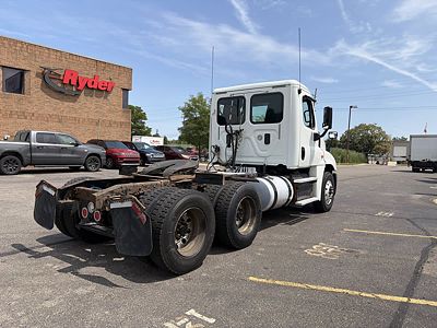 2017 Freightliner CASCADIA 125