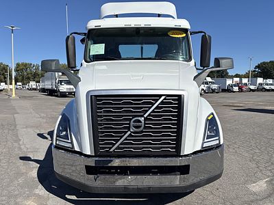 2020 Volvo VNL64T-300