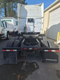 2020 Volvo VNL64T860