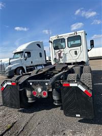 2017 Freightliner CASCADIA 113