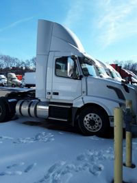 2017 Volvo VNL42T 300