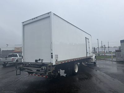 2018 Freightliner M2 106