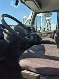 2019 Volvo VNL64T-300