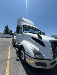 2019 Volvo VNL64T-300