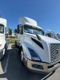 2019 Volvo VNL64T-300