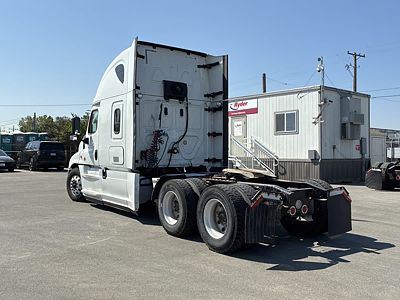 2018 Freightliner CASCADIA 125