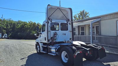 2019 Freightliner NEW CASCADIA 126