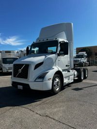 2018 Volvo VNL64T-300