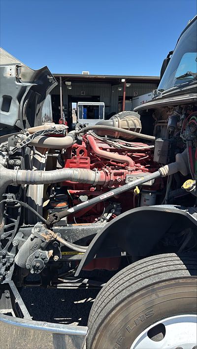 2019 Volvo VNL64T-300