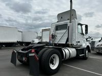 2016 Volvo VNL42T