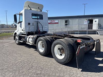 2020 Volvo VNL64T-300