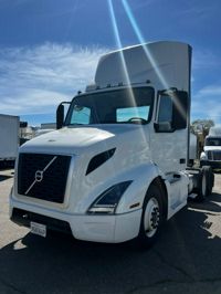 2018 Volvo VNL64T-300