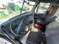 2017 Freightliner CASCADIA 113