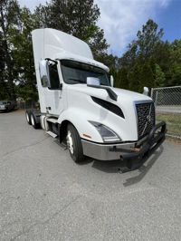 2020 Volvo VNL64T-300