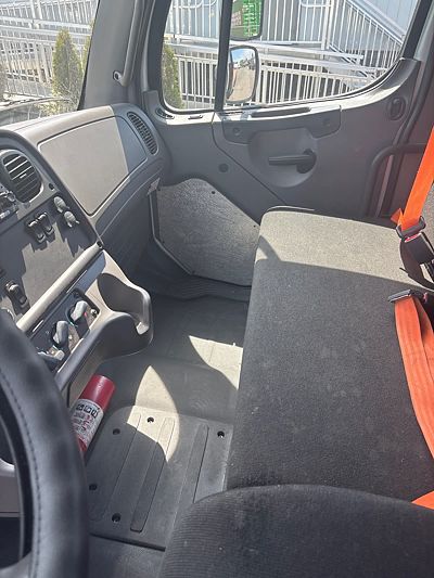 2017 Freightliner M2 106