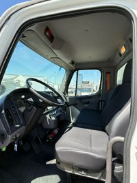 2017 Freightliner M2 106