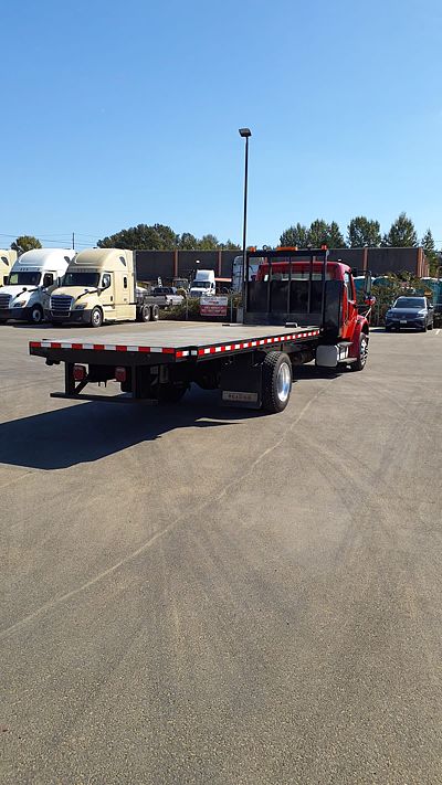 2018 Freightliner M2 106