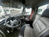2019 Volvo VNL64T-300