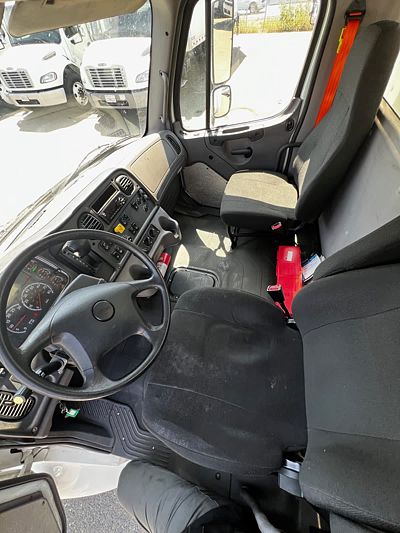 2021 Freightliner M2 106