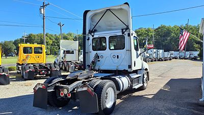 2019 Freightliner NEW CASCADIA 126