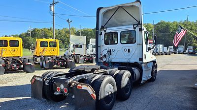 2020 Freightliner CASCADIA 125