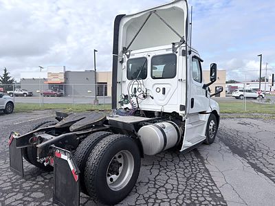 2020 Freightliner NEW CASCADIA 126
