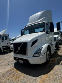 2018 Volvo VNL64T-300