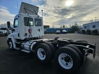 2016 Freightliner CASCADIA 125