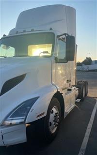 2018 Volvo VNL64T-300