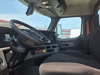 2019 Freightliner NEW CASCADIA 116